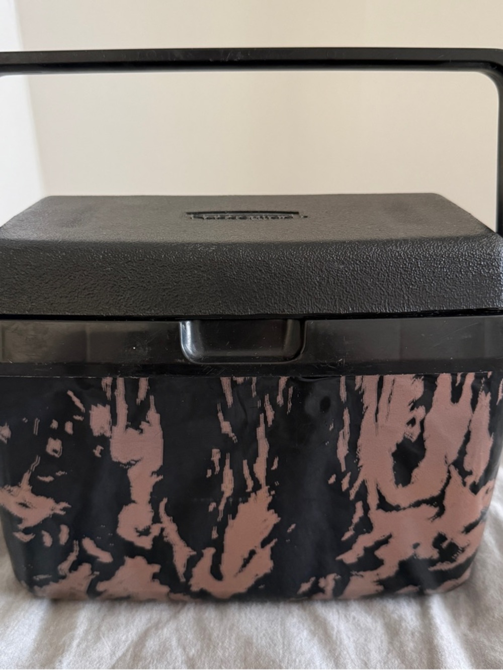90's Rubbermaid Black and Mauve Patterned Insulated Hardcover Lunch Box USA